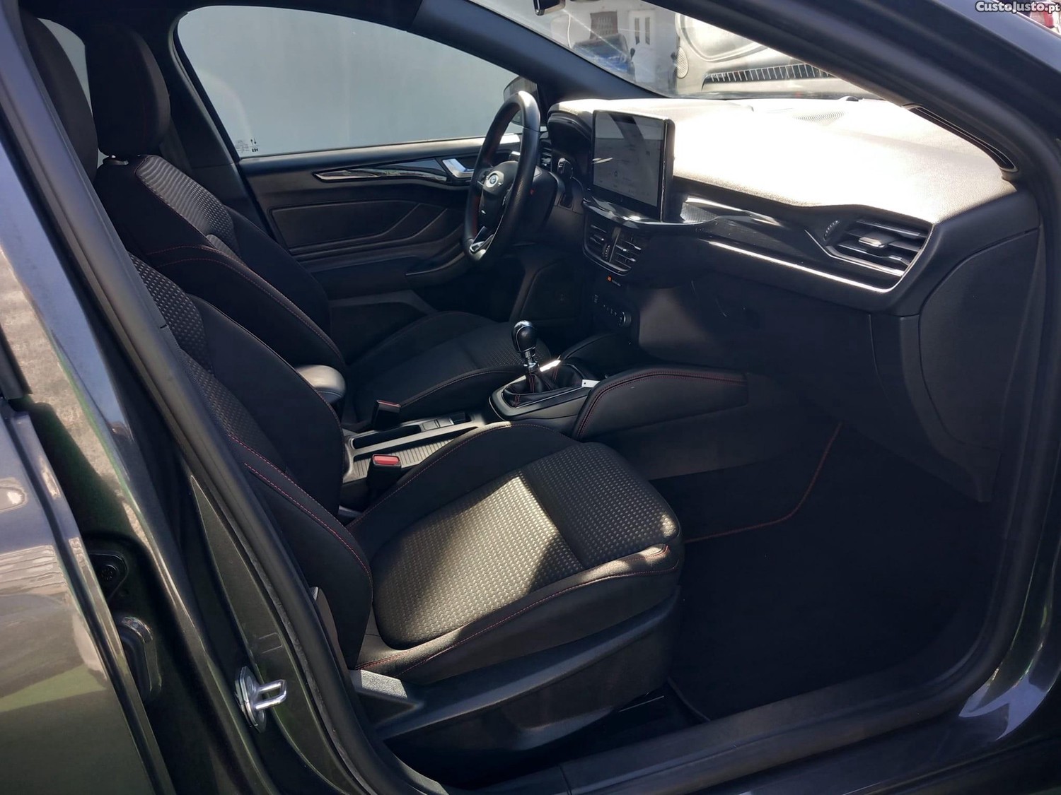 Ford Focus 1.0 EcoBoost MHEV ST-Line — fotografia 12