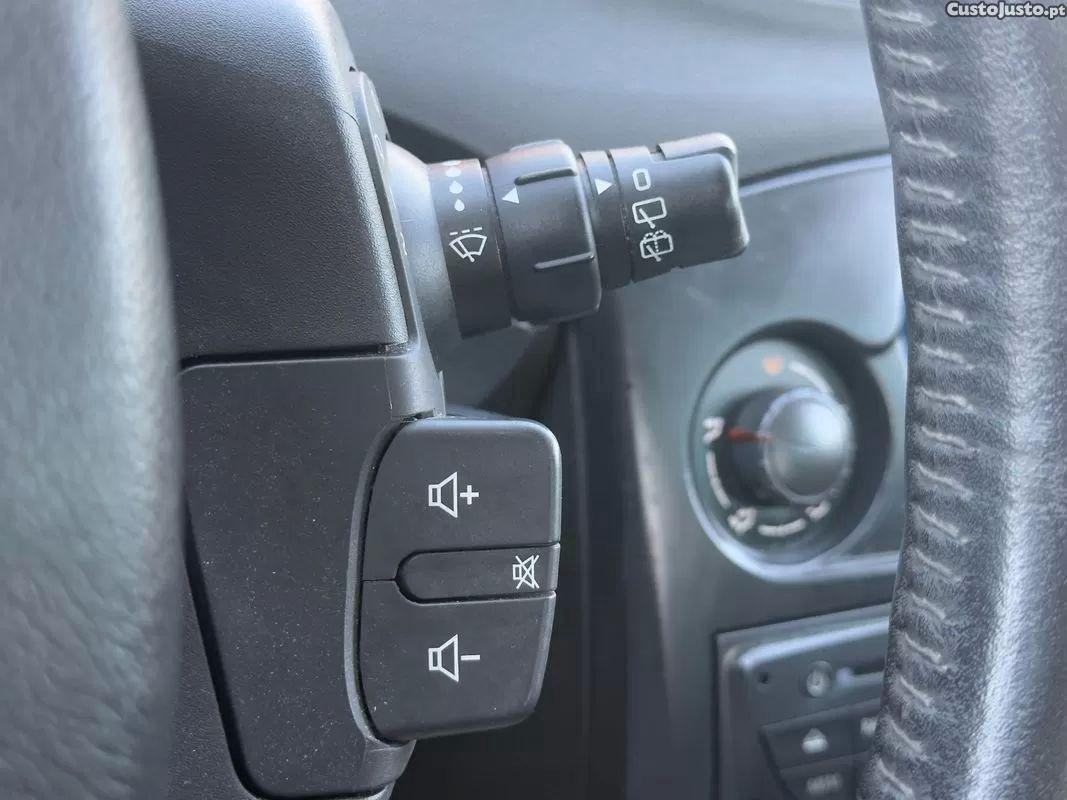 Renault Clio 1.5 dci dynamique s — fotografia 4