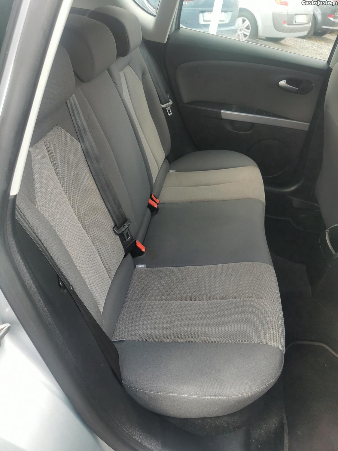 SEAT Leon 1.6TDI CAIXA AUTOMÁTICA — fotografia 3