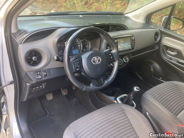 Toyota Yaris 1.0 VVT-i Comfort — fotografia 21
