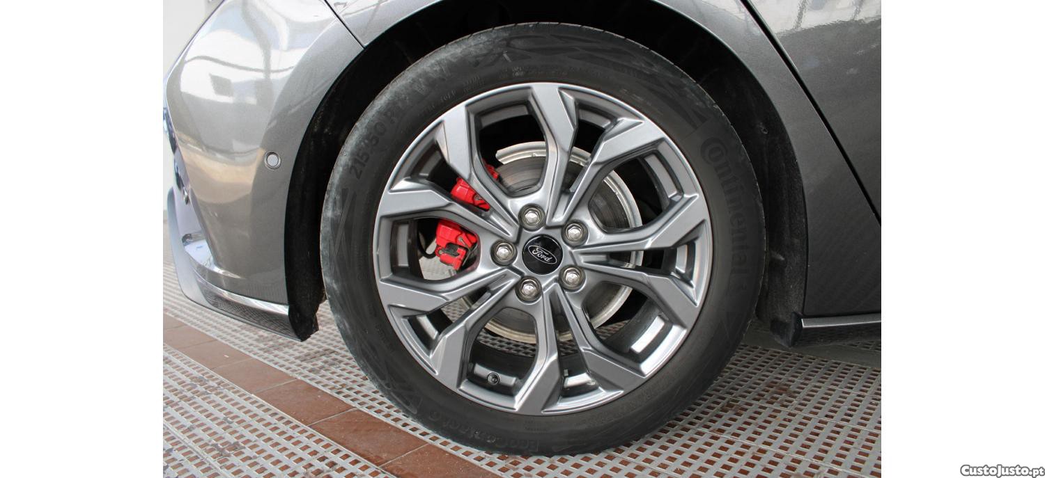 Ford Focus 1.0 EcoBoost MHEV ST-Line X — fotografia 2