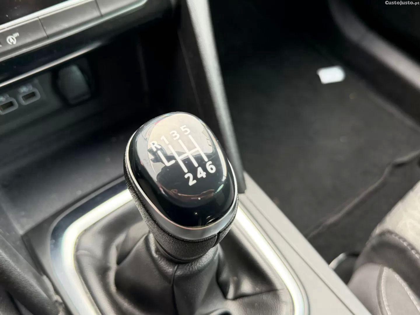 Renault Mégane 1.5 blue dci limited — fotografia 4