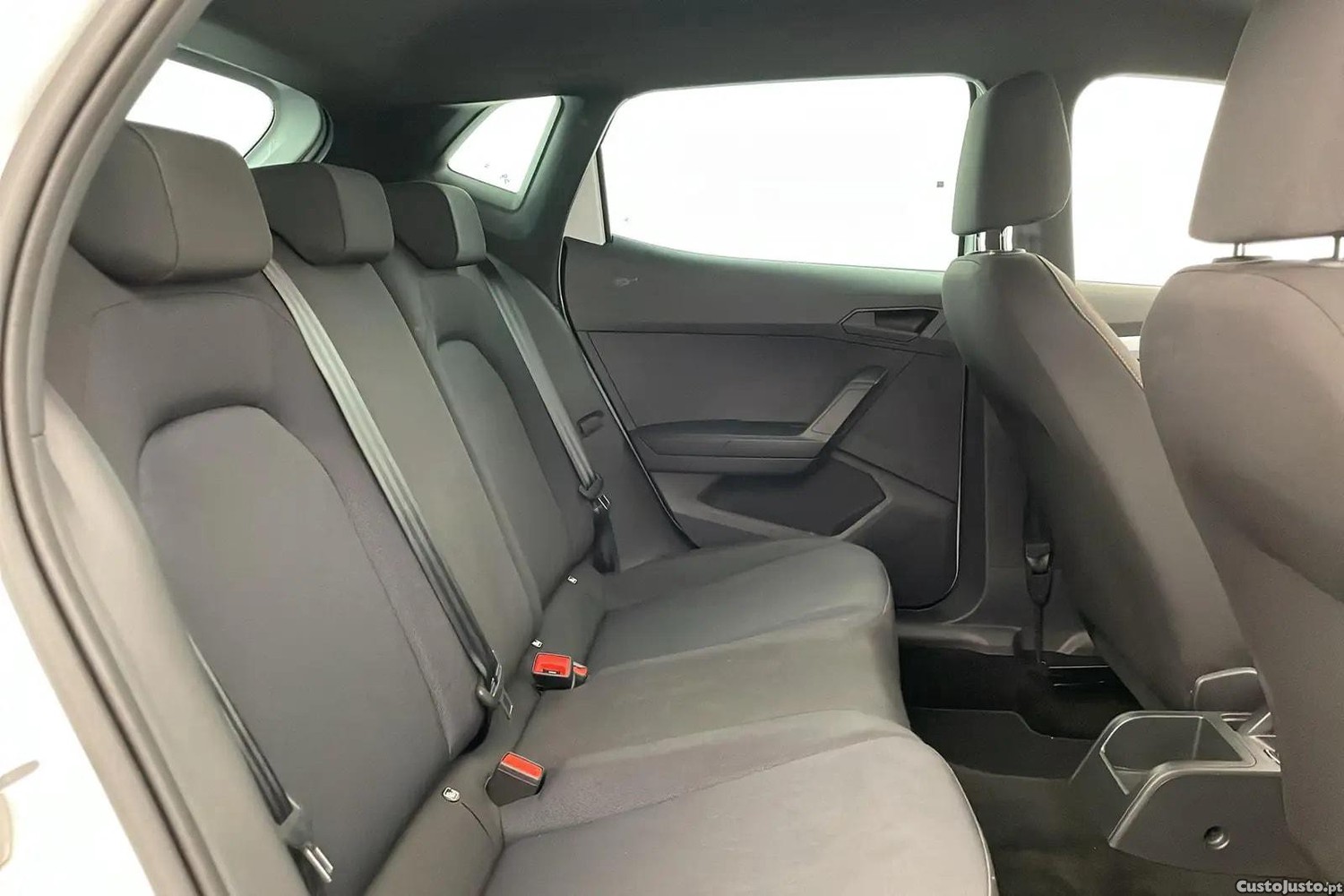 SEAT Ibiza 1.0 TSI 115 CH S/S DSG7 FR — fotografia 9