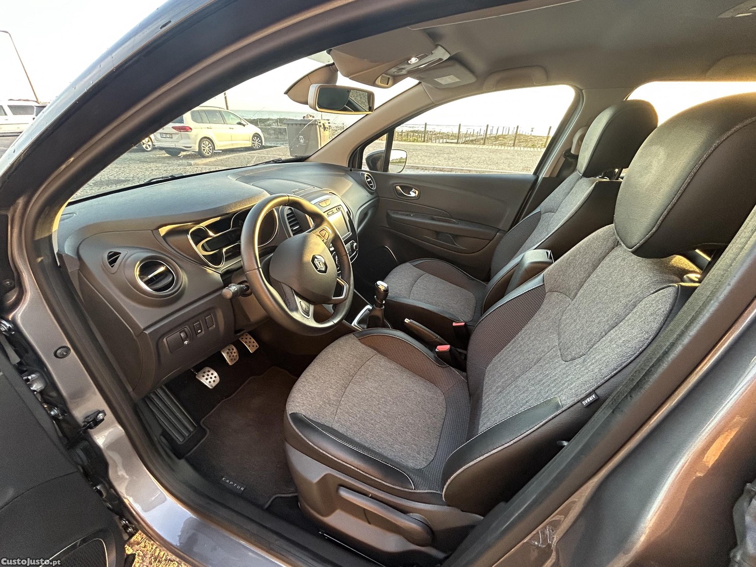 Renault Captur 1.5 dCi Exclusive - 28.000kms - 110 cavalos — fotografia 4