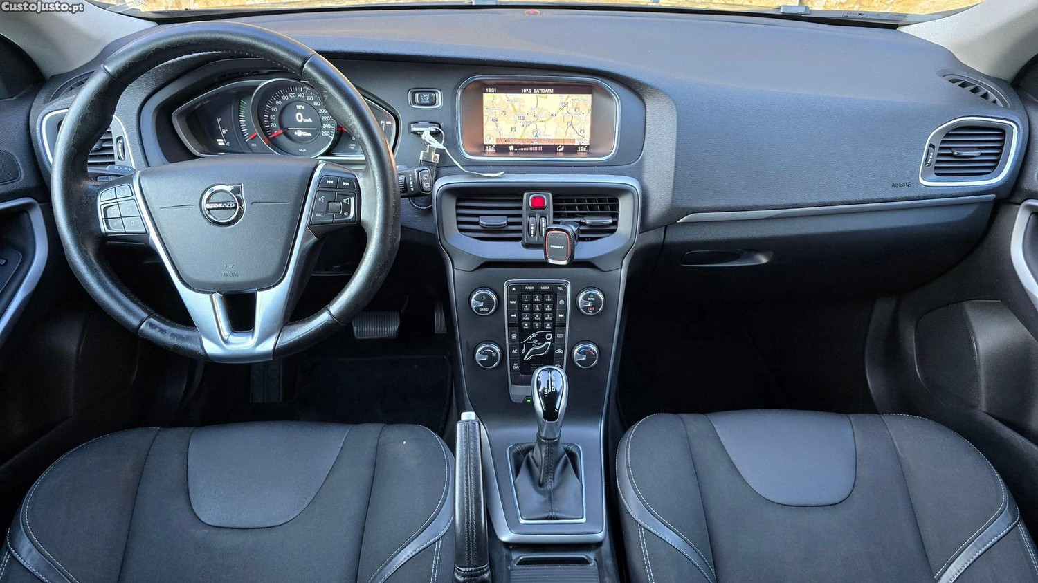 Volvo V40 2.0 D2 Momentum Geartronic — fotografia 21
