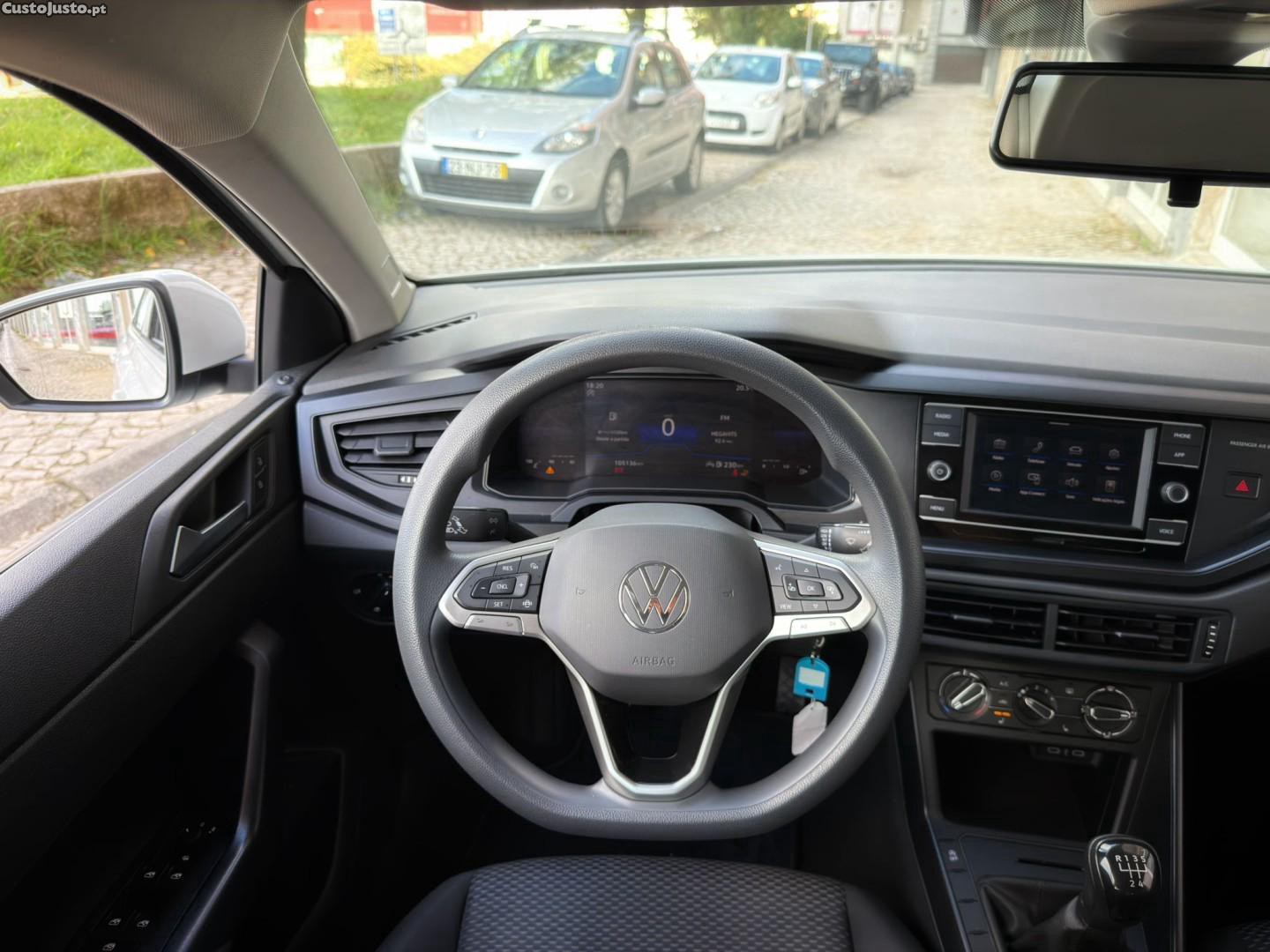Volkswagen Polo 1.0 Confortline — fotografia 9