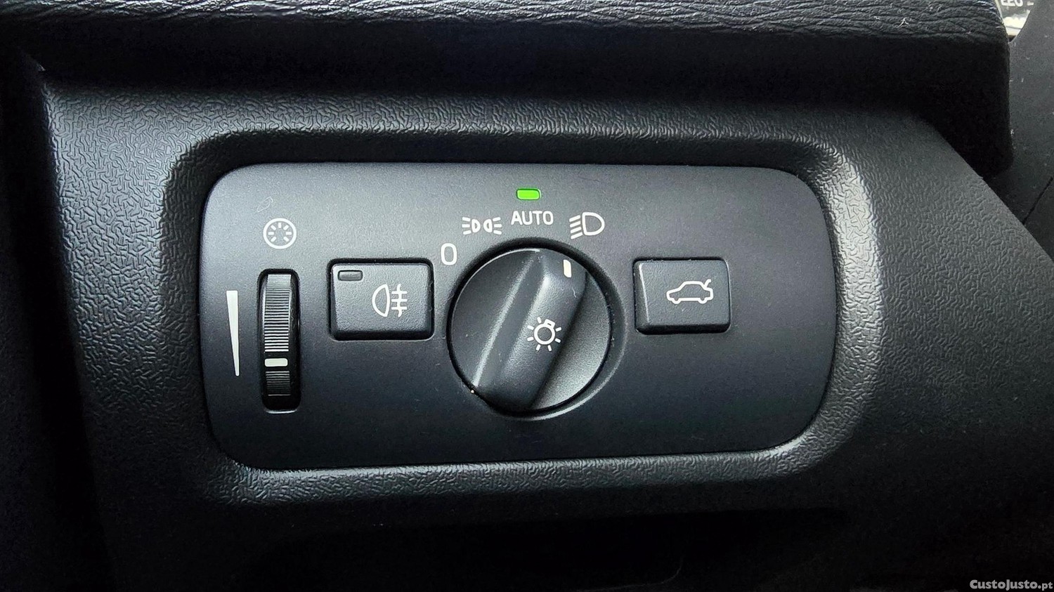 Volvo V40 2.0 D2 Momentum Geartronic — fotografia 20