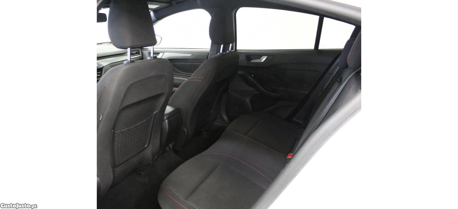 Ford Focus 1.0 EcoBoost MHEV ST-Line Aut. — fotografia 2