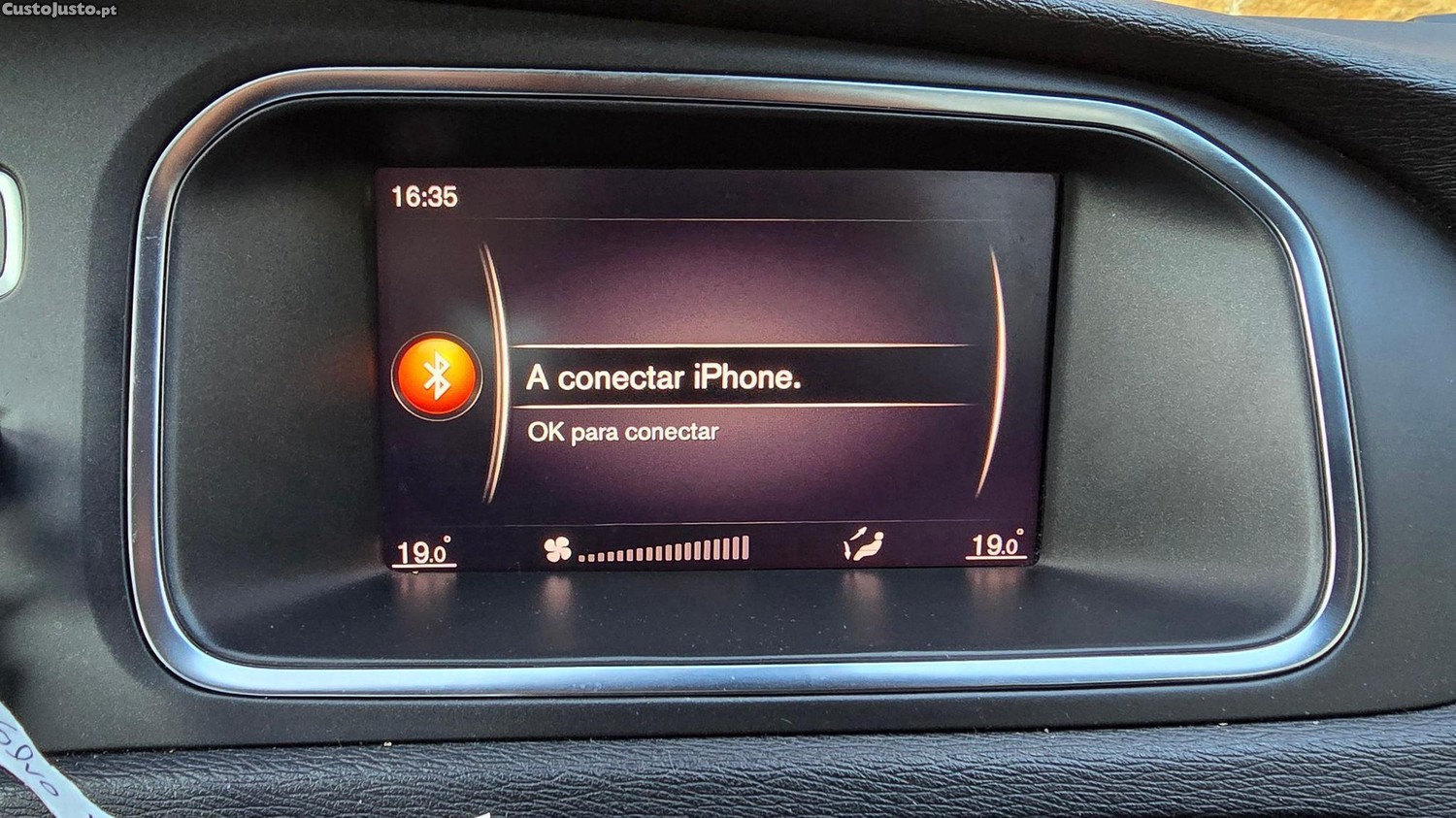 Volvo V40 2.0 D2 Momentum Geartronic — fotografia 10