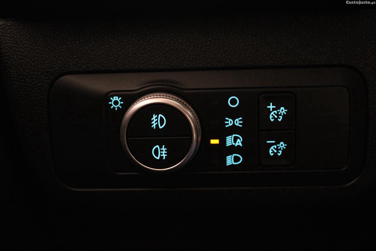Ford Kuga 1.5 TDCI ECOBLUE TITANIUM — fotografia 23