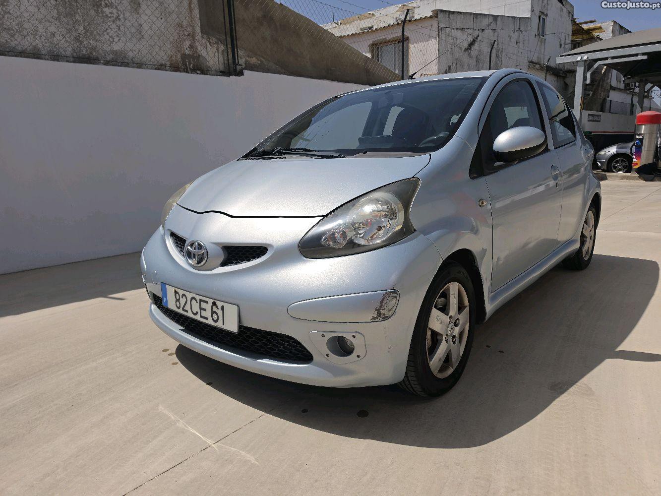 Toyota Aygo 1.0 + AC - 06 foto 2