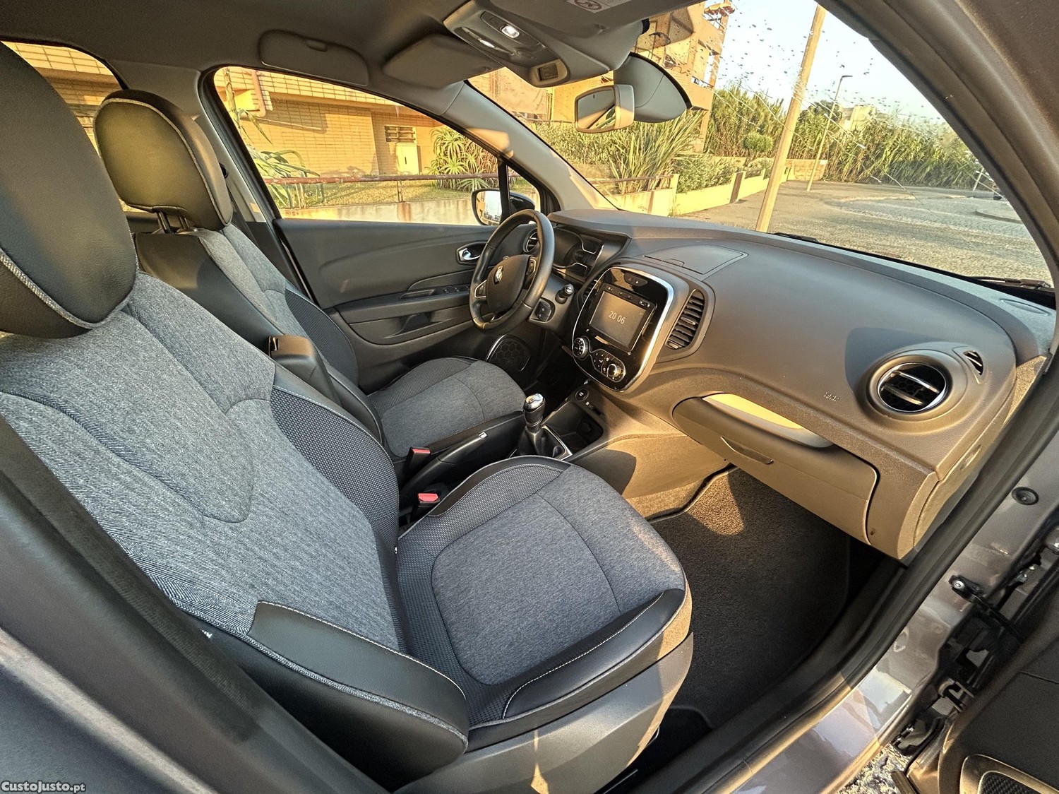 Renault Captur 1.5 dCi Exclusive - 28.000kms - 110 cavalos — fotografia 7