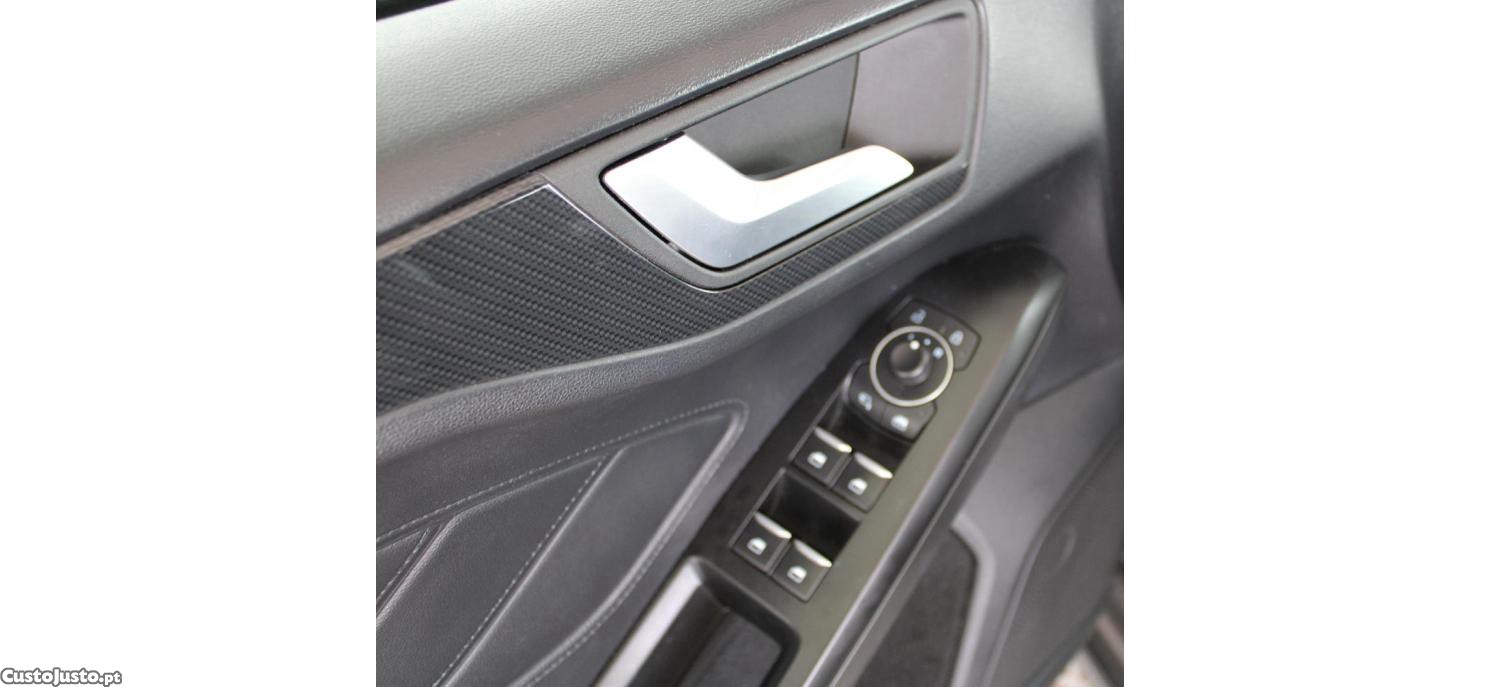 Ford Focus 1.0 EcoBoost MHEV ST-Line — fotografia 16