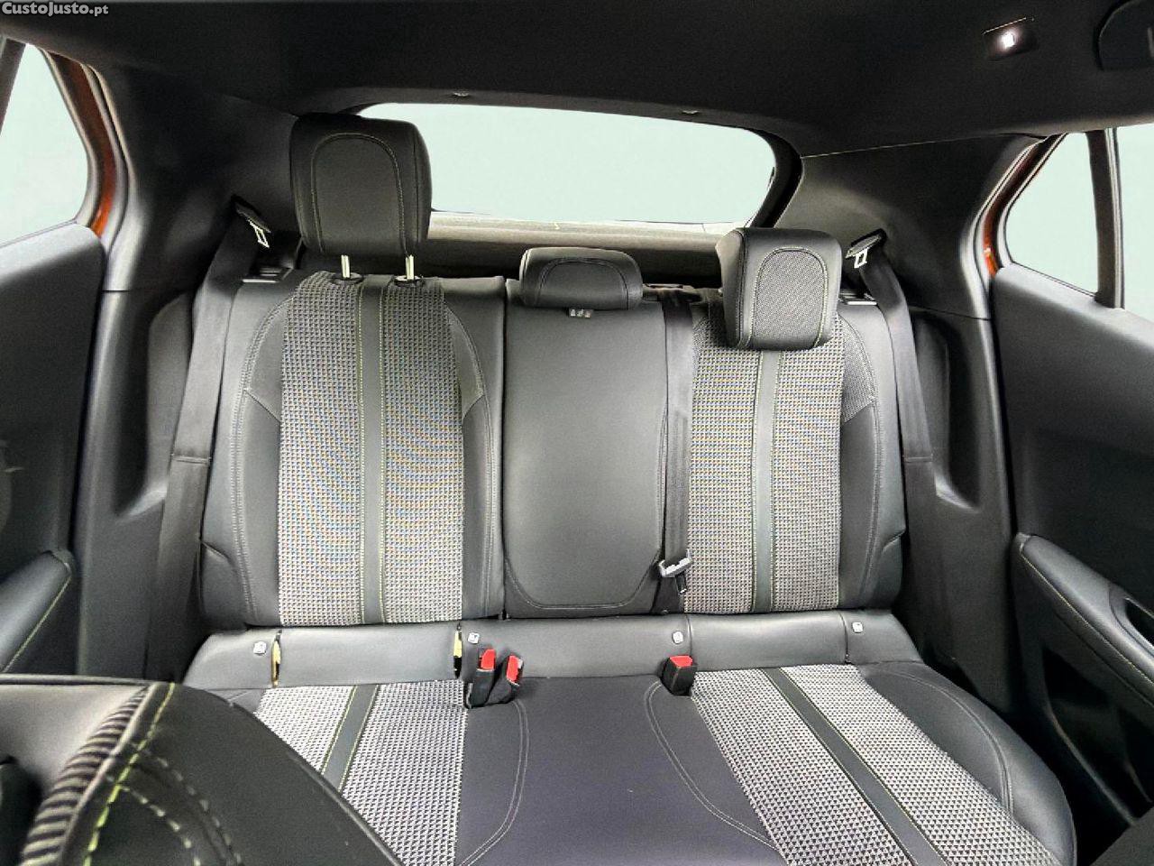 Peugeot 2008 1.2 PureTech GT Line — fotografia 5