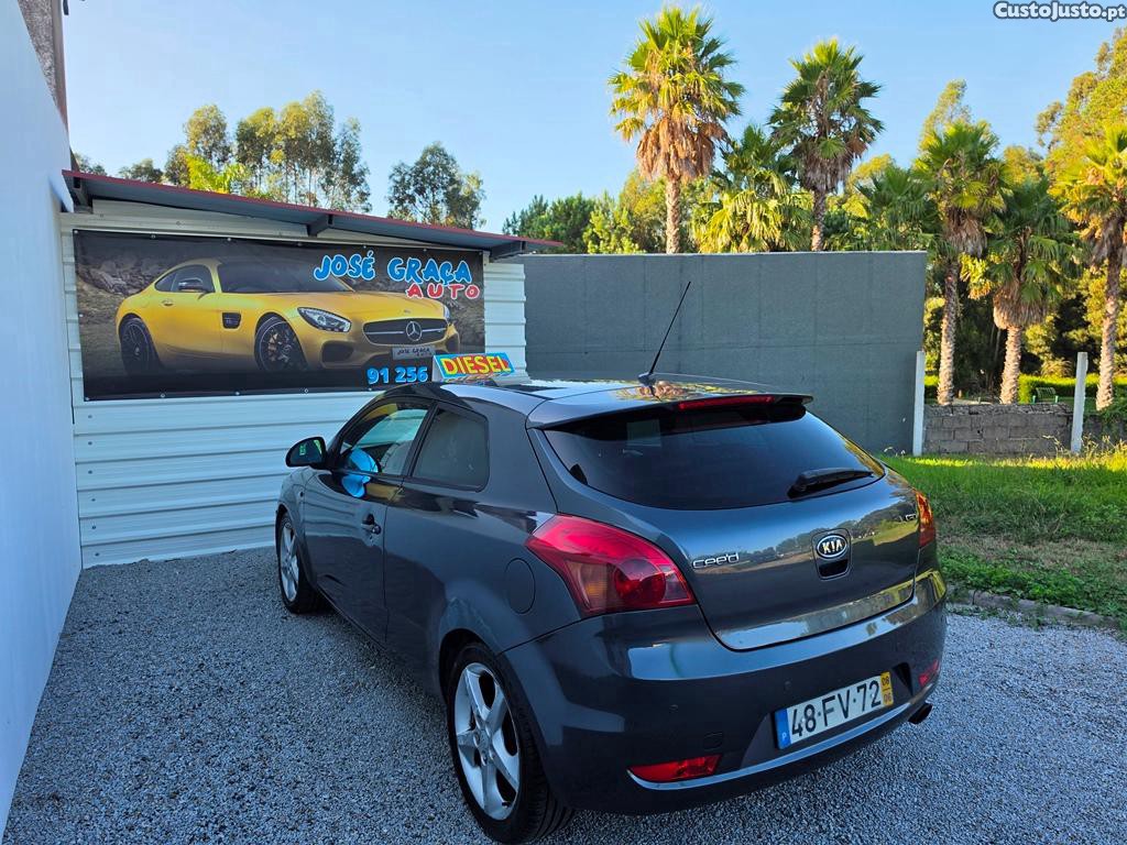 Kia Ceed Coupe 1.6CRDi 115Cv 06/2008 — fotografia 11