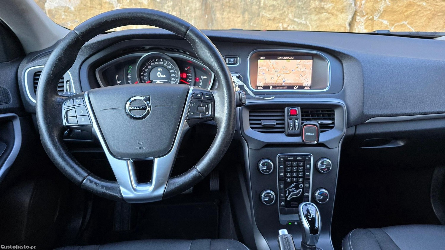 Volvo V40 2.0 D2 Momentum Geartronic — fotografia 19