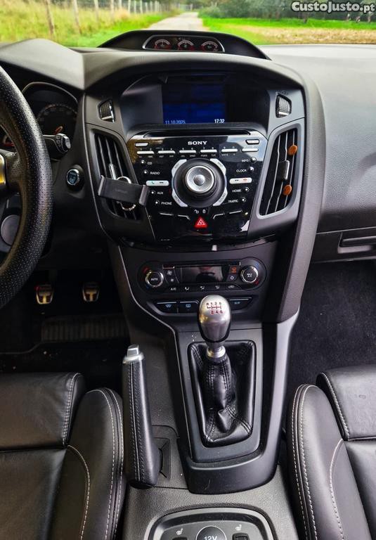Ford Focus ST 2.0 250cv bancos Recaro em pele — photo 4