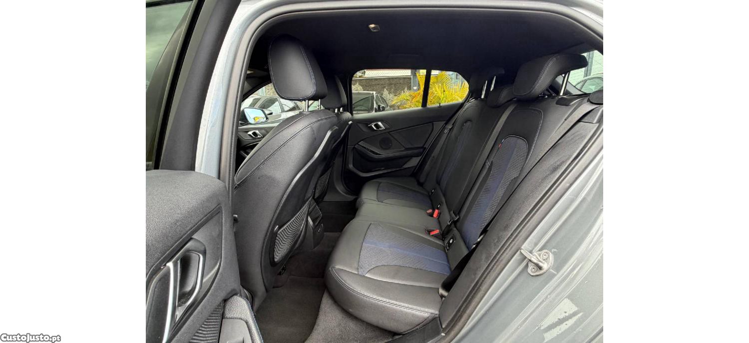 BMW 116 d Pack Desportivo M Auto — fotografia 16