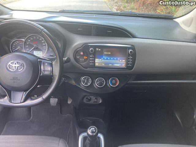 Toyota Yaris 1.0 VVT-i Comfort — fotografia 14
