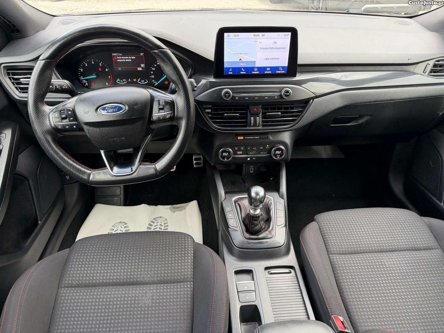 Ford Focus 1.0 EcoBoost Hybrid ST-LINE — fotografia 12