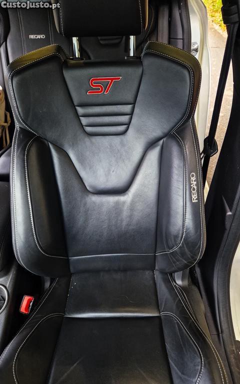 Ford Focus ST 2.0 250cv bancos Recaro em pele — photo 5