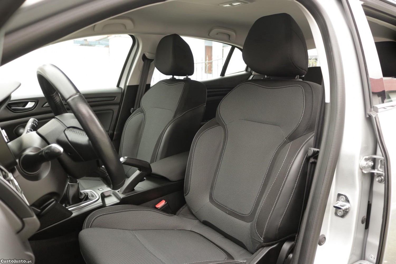 Renault Mégane 1.5 Blue DCI Zen — fotografia 42