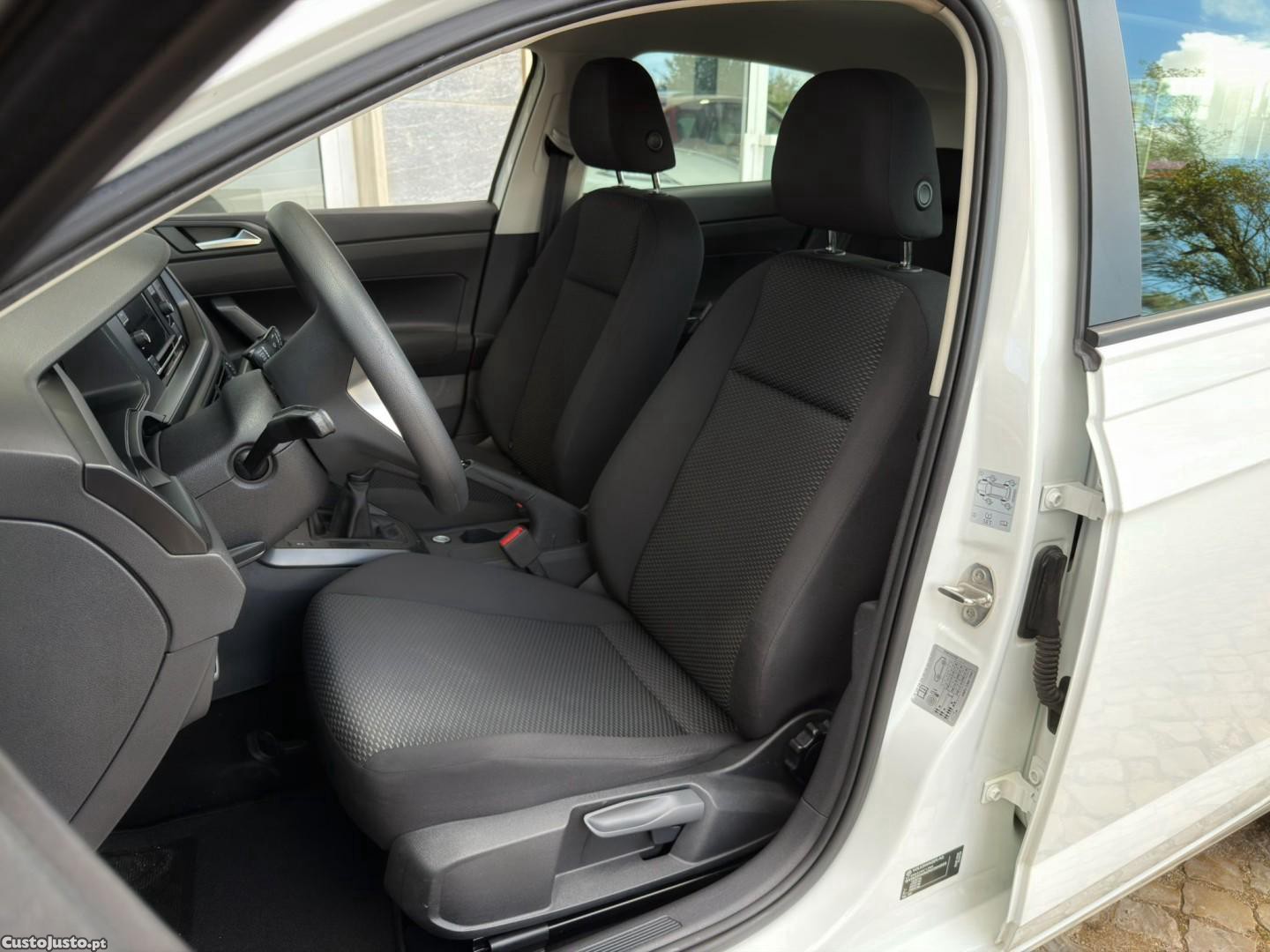 Volkswagen Polo 1.0 Confortline — fotografia 17