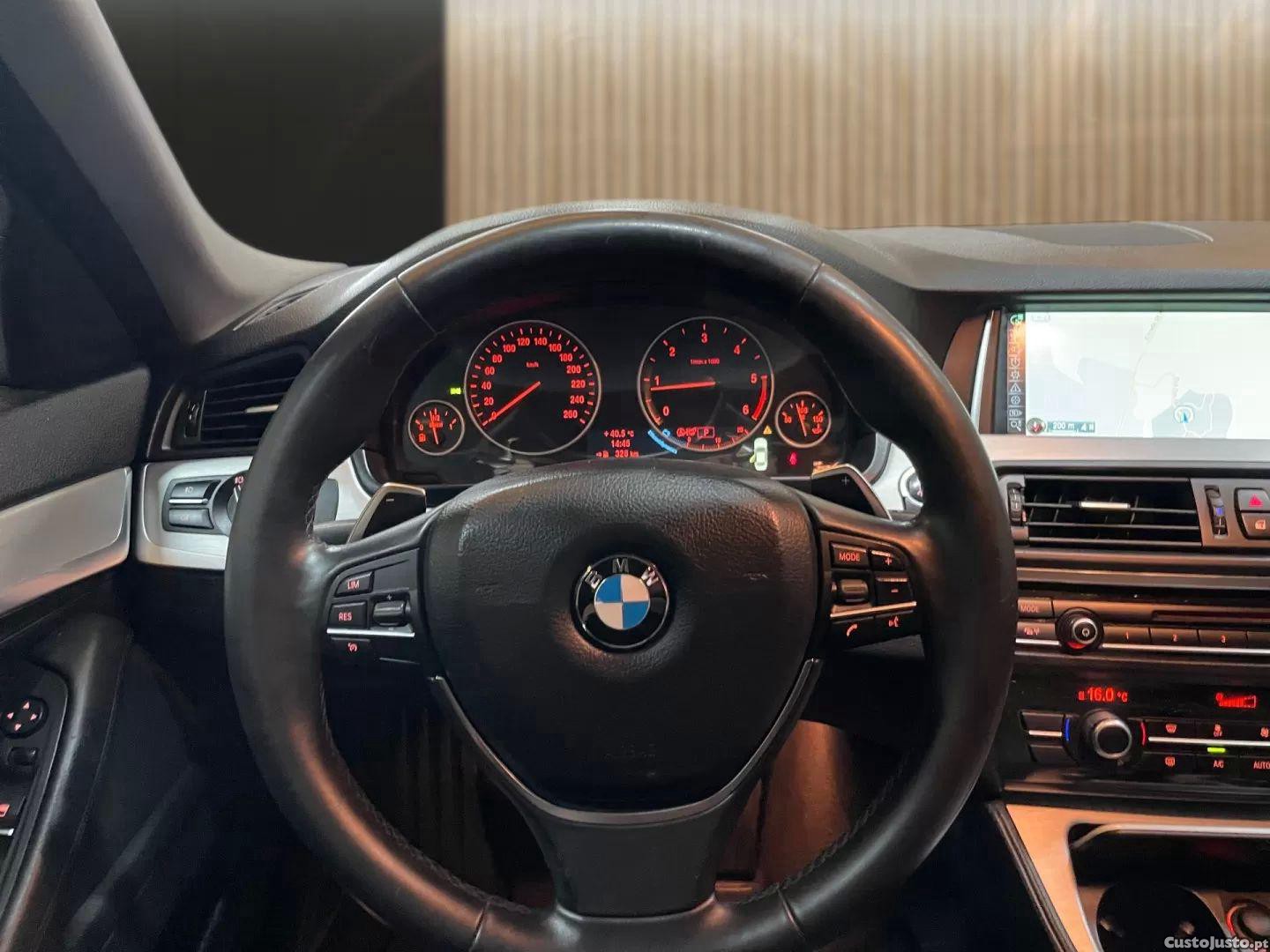 BMW 520 D line luxury auto — fotografia 14