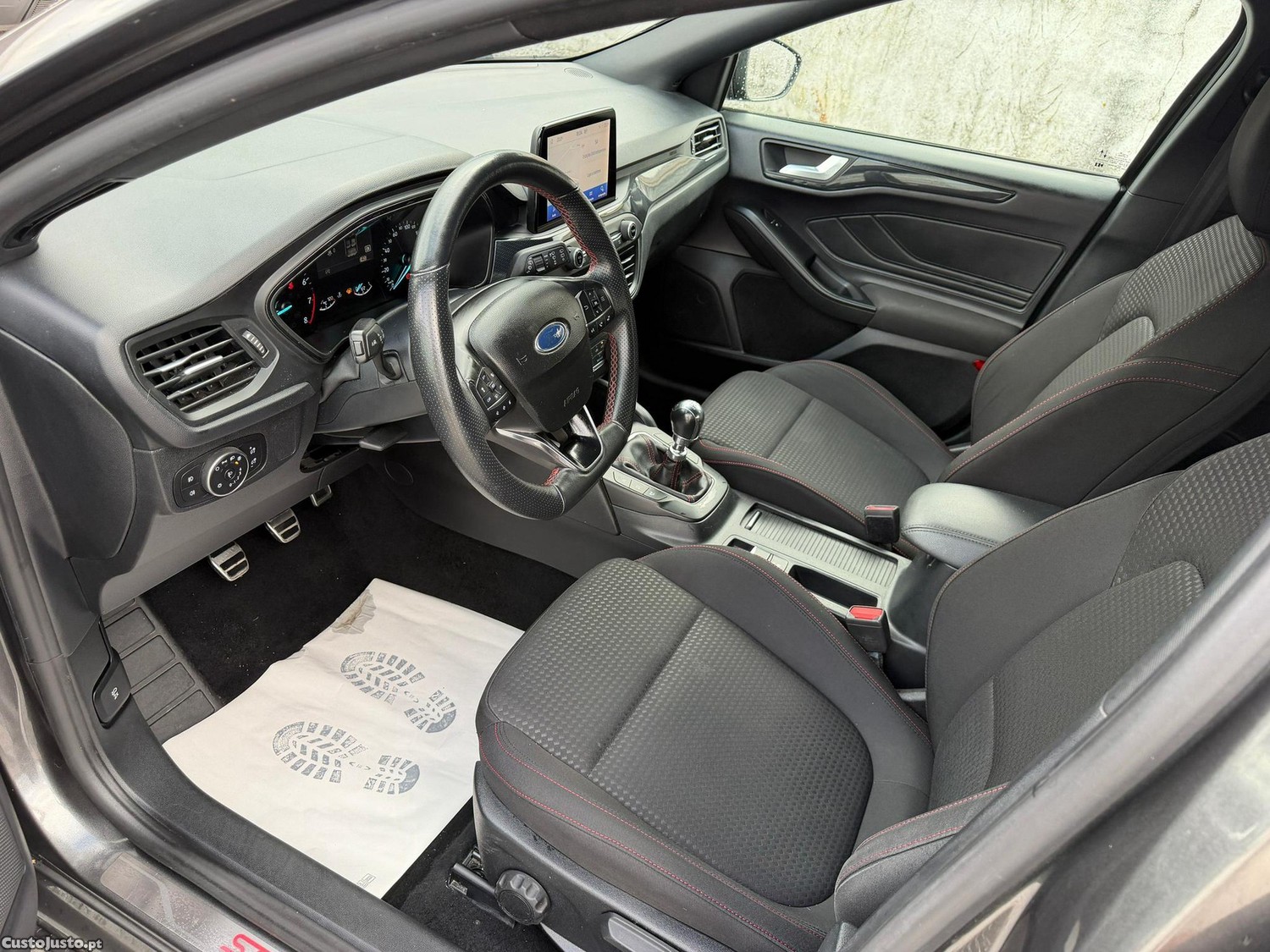 Ford Focus 1.0 EcoBoost Hybrid ST-LINE — fotografia 11