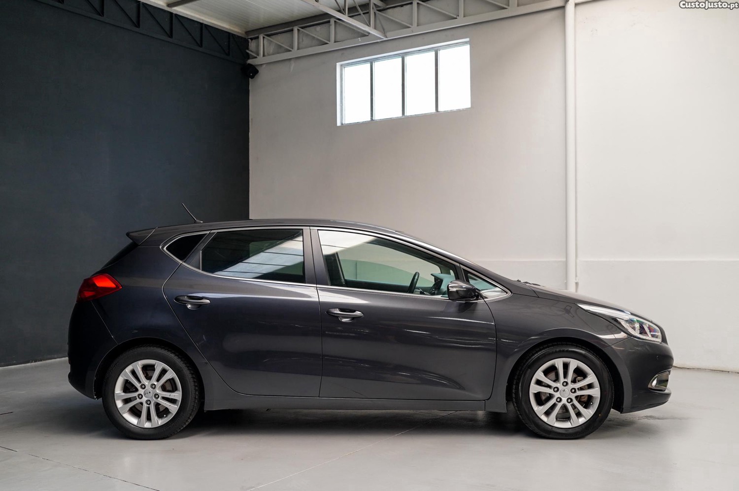 Kia Ceed 1.4 CRDi TX — fotografia 5