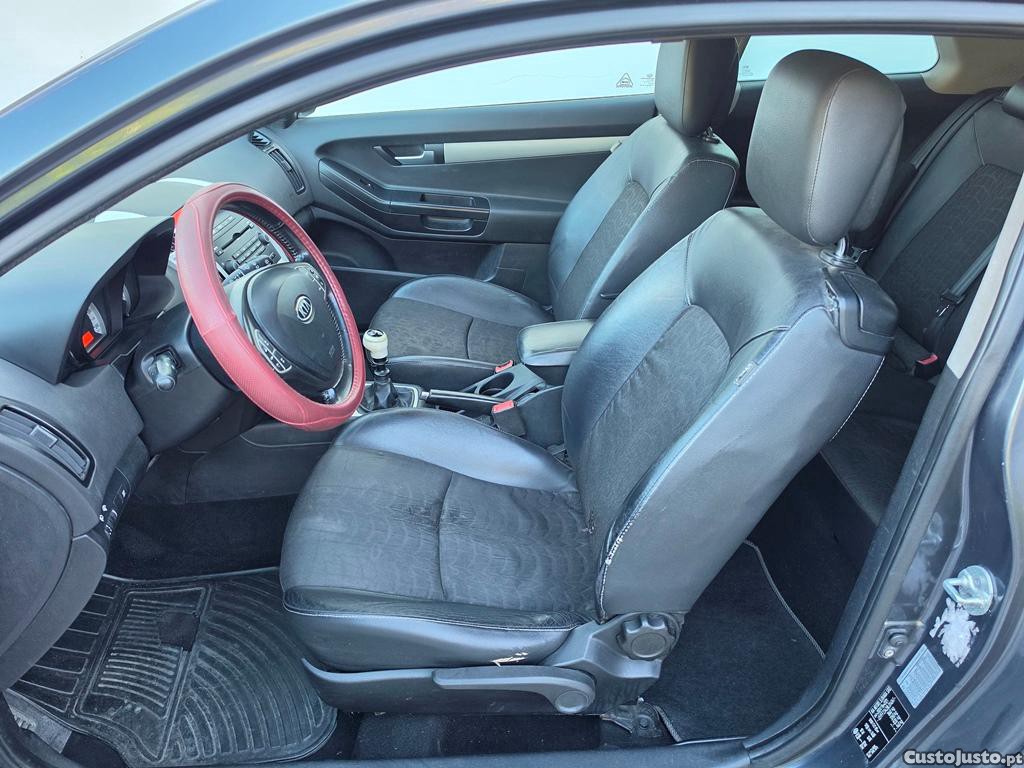 Kia Ceed Coupe 1.6CRDi 115Cv 06/2008 — fotografia 7