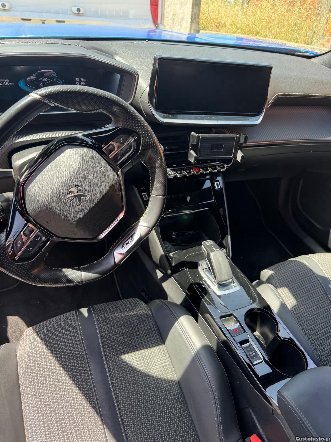 Peugeot e-2008 gt — fotografia 3