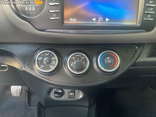 Toyota Yaris 1.0 VVT-i Comfort — fotografia 9