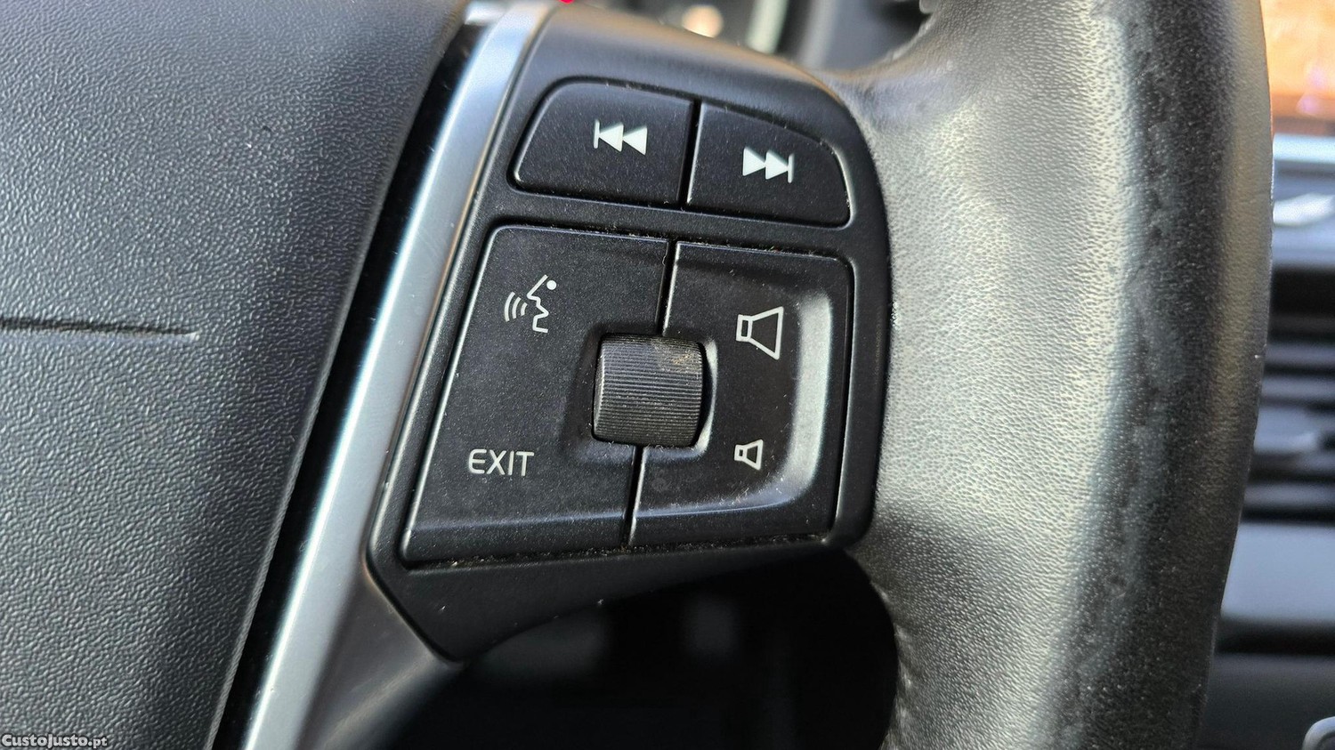 Volvo V40 2.0 D2 Momentum Geartronic — fotografia 16