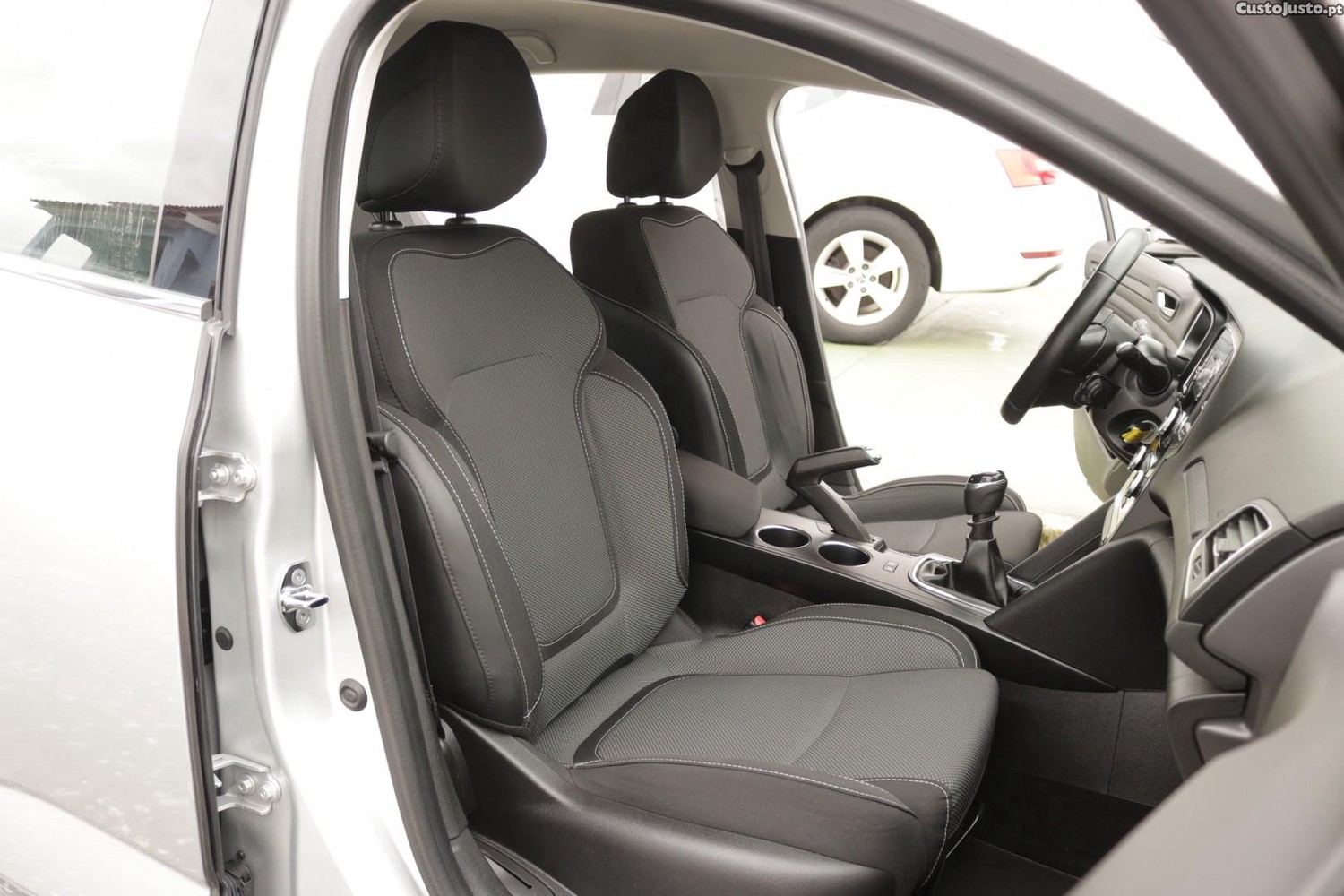 Renault Mégane 1.5 Blue DCI Zen — fotografia 40