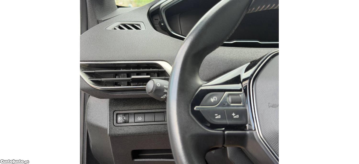 Peugeot 3008 PureTech ActivePack 1.2 130cv — fotografia 7