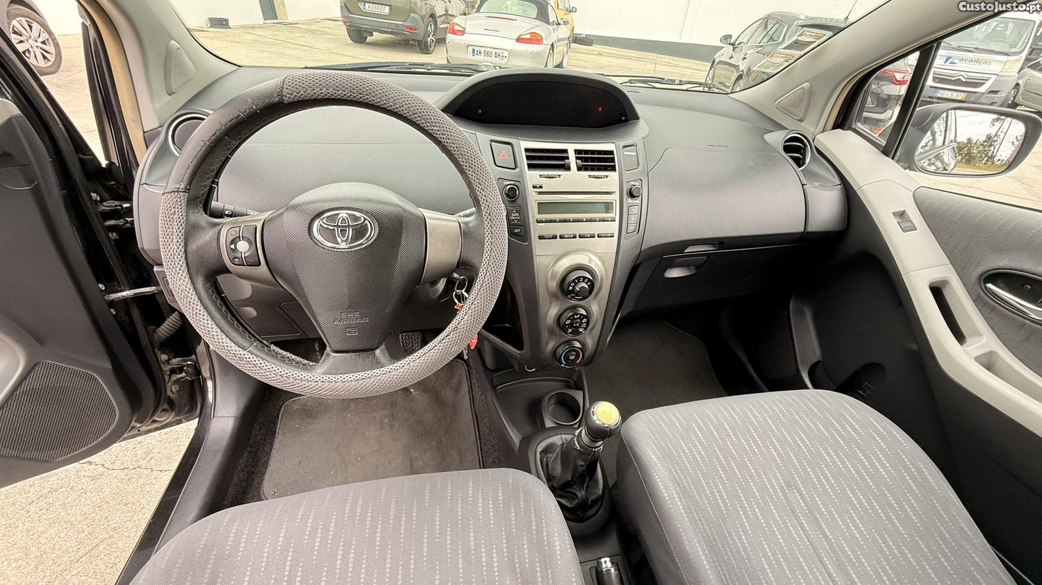 Toyota Yaris 1.4 D4D de 2009 — fotografia 8