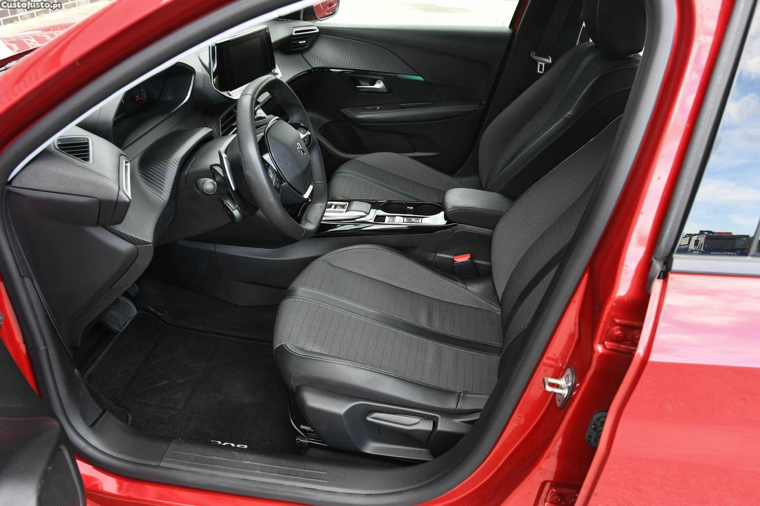 Peugeot 208 1.2 PureTech Allure EAT8 — fotografia 23