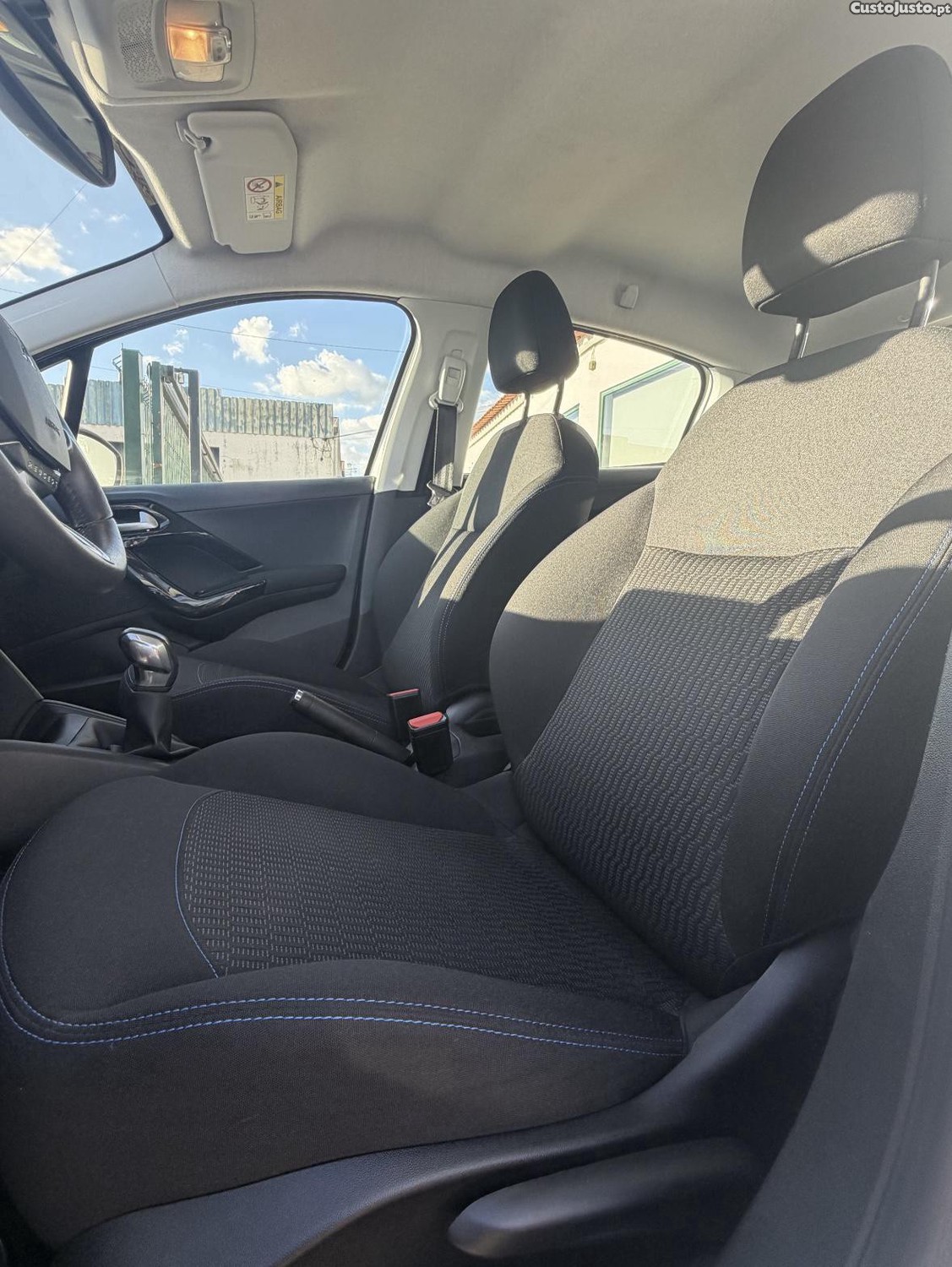 Peugeot 208 Allure — fotografia 4