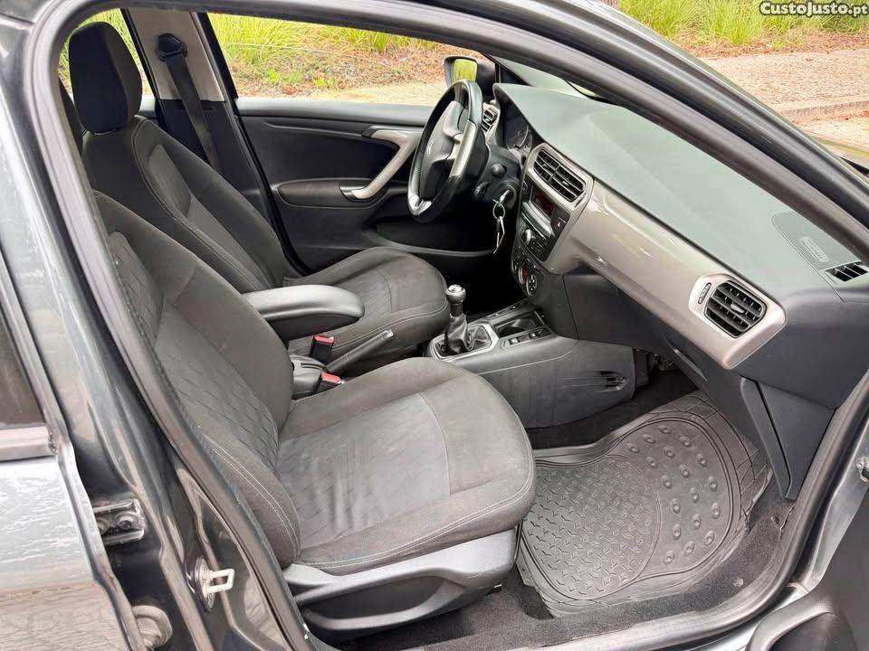 Citroën C-Elysée 1.6HDI Exclusive — fotografia 6