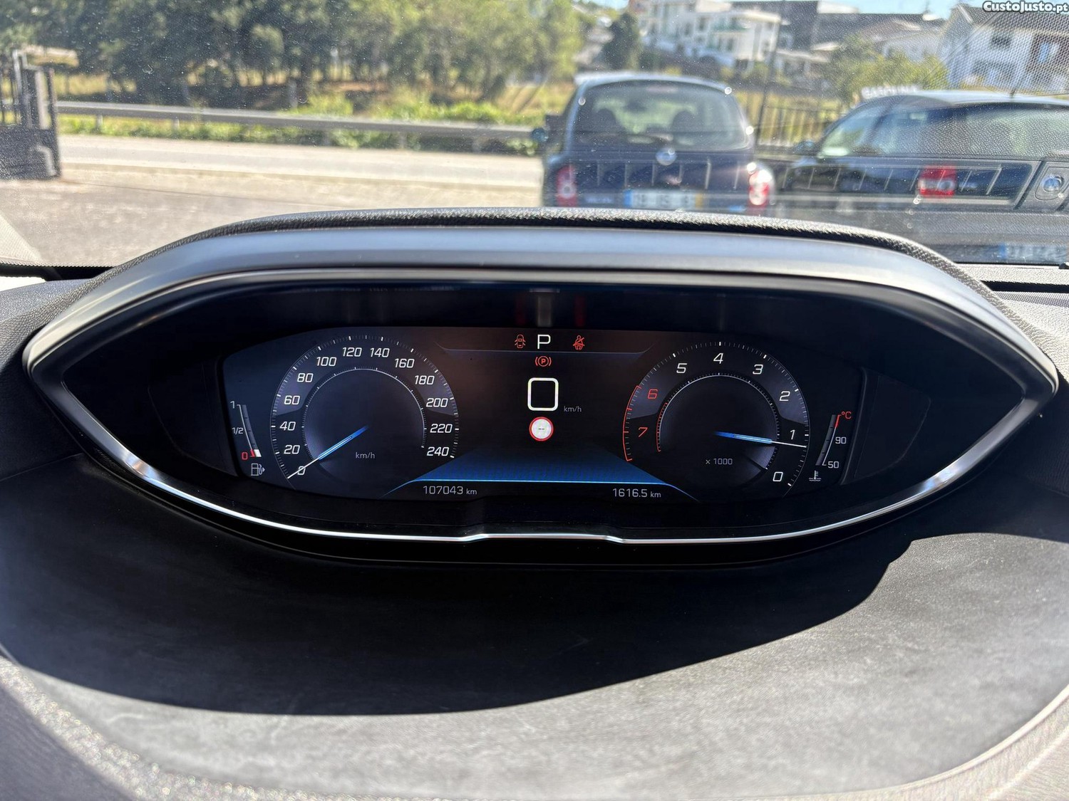 Peugeot 3008 1.2 PureTech Allure EAT8 — fotografia 8