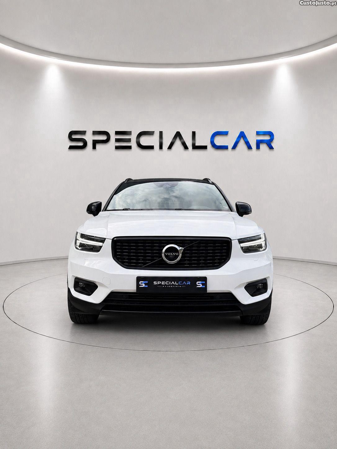 Volvo XC 40 2.0 D4 R-Design AWD — fotografia 18