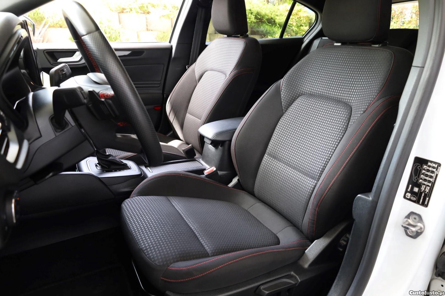 Ford Focus 1.0 EcoBoost MHEV ST-Line Aut. — fotografia 4