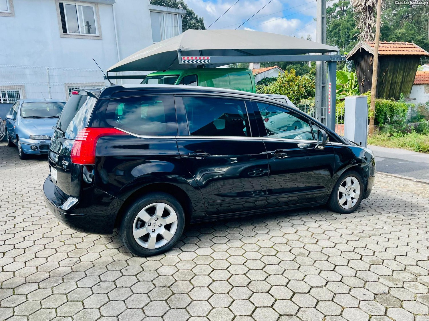 Peugeot 5008 1.6 e-HDi 7L Allure 2-Tronic — fotografia 13