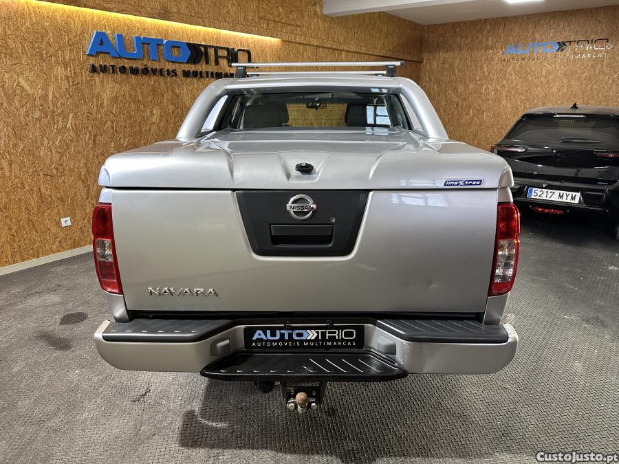 Nissan Navara 2.5 dCi CD LE 4WD — fotografia 17