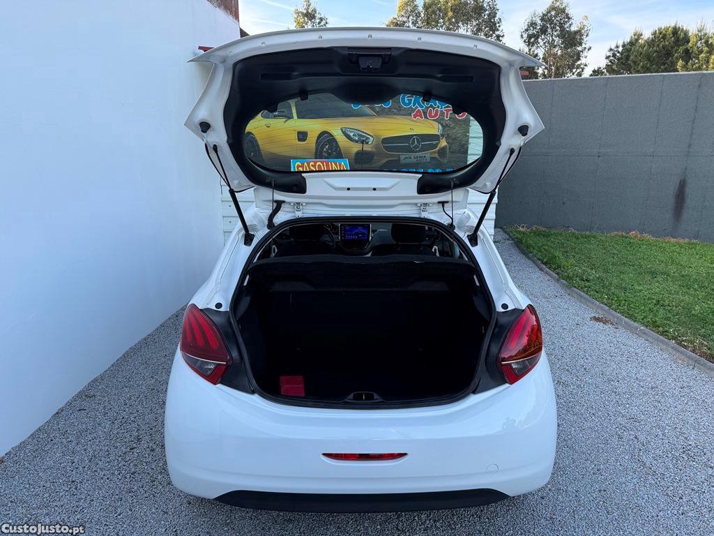 Peugeot 208 Like 1.2i 68cv 50.000km 02/2019 — fotografia 8