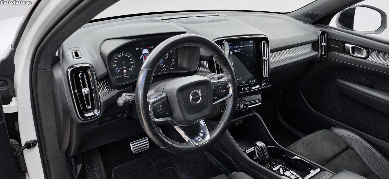 Volvo XC 40 2.0 D4 R-Design AWD — fotografia 11