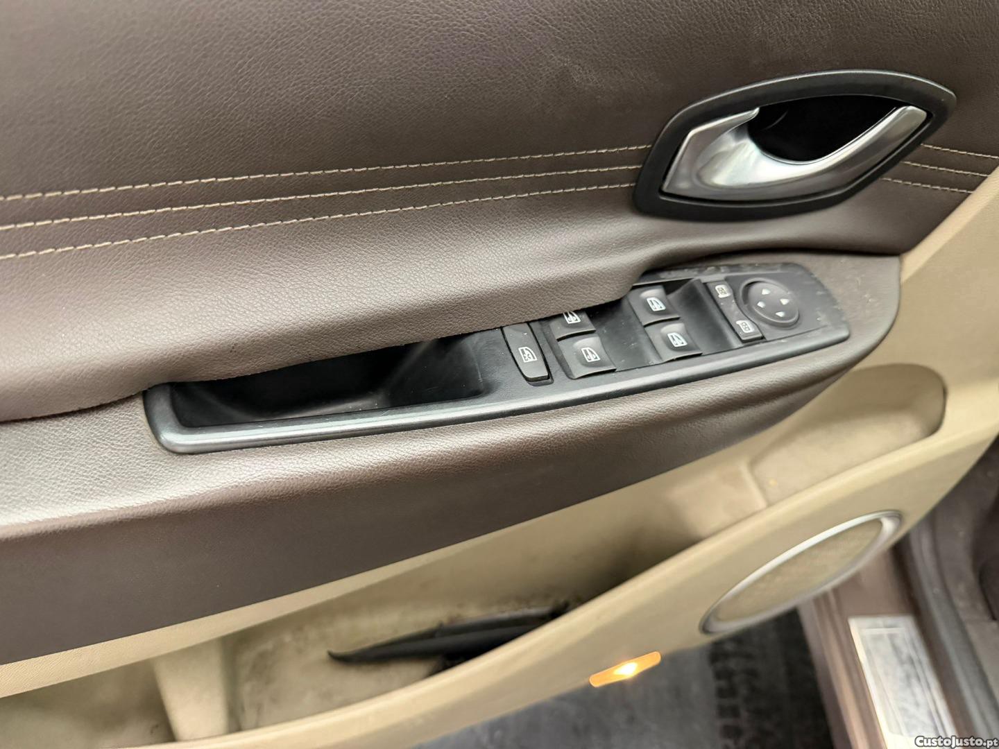 Renault Grand Scénic 1.5 DCI 7L — fotografia 8