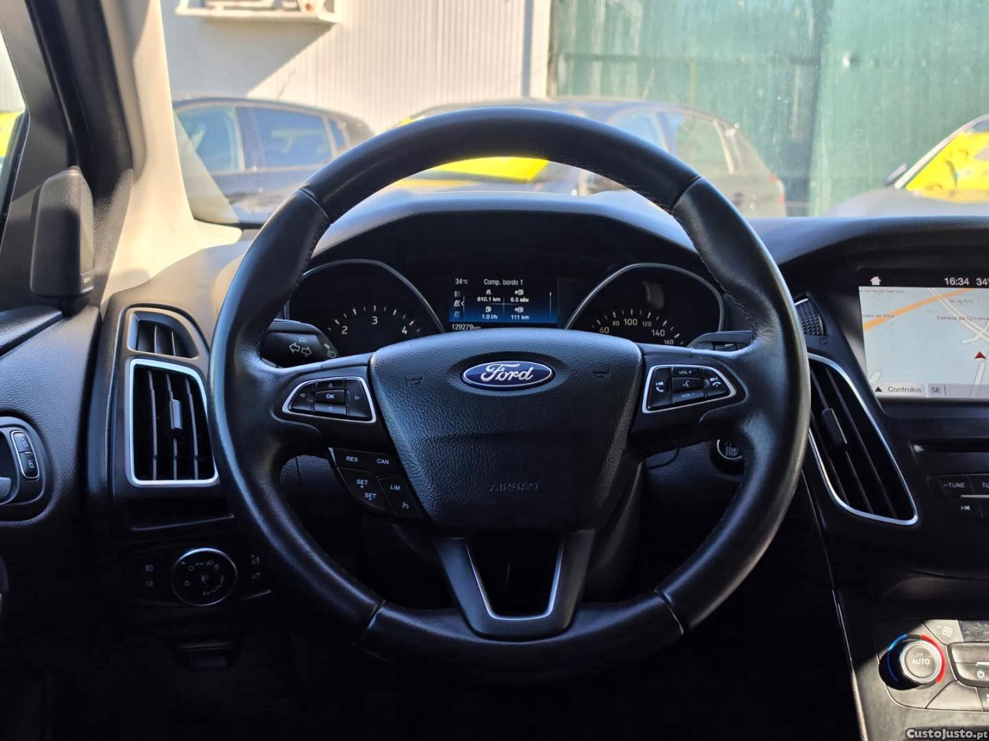 Ford Focus 1.5 TDCi EcoBlue Active — fotografia 6