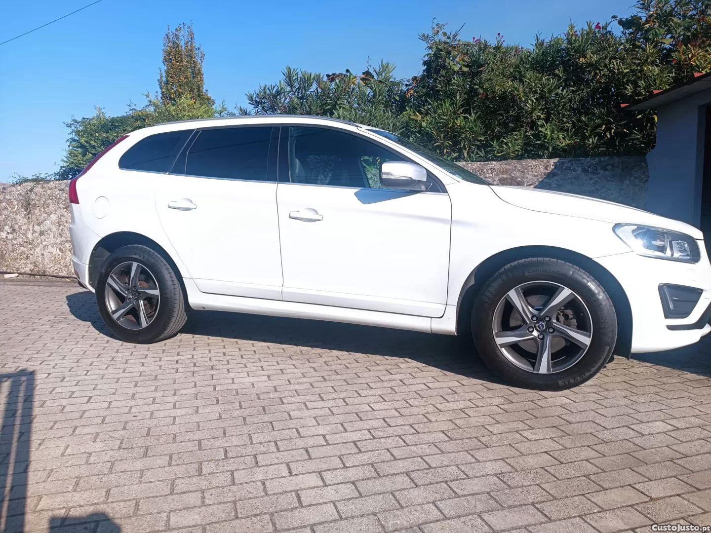 Volvo XC60 2.0 d4 r-design - 15 foto 4